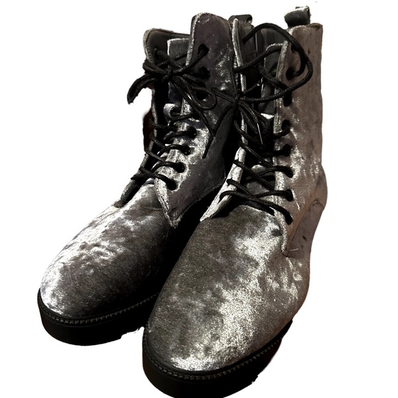 Never worn! Silver Velvet Biker Boots Platform zip up/tie front Size 9 Wide fit - Picture 2 of 7